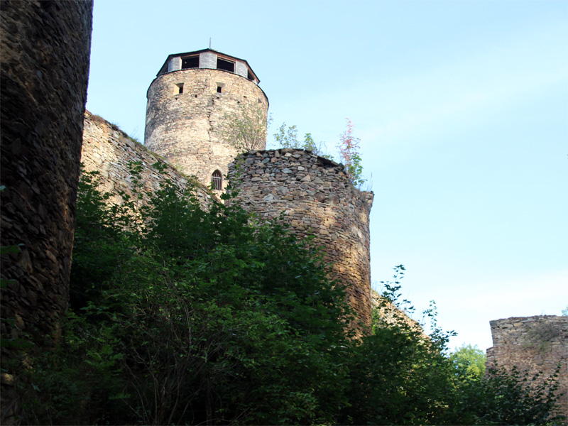 Hrad Hasištejn (Burg Hassenstein) im Böhmische Erzgebirge
