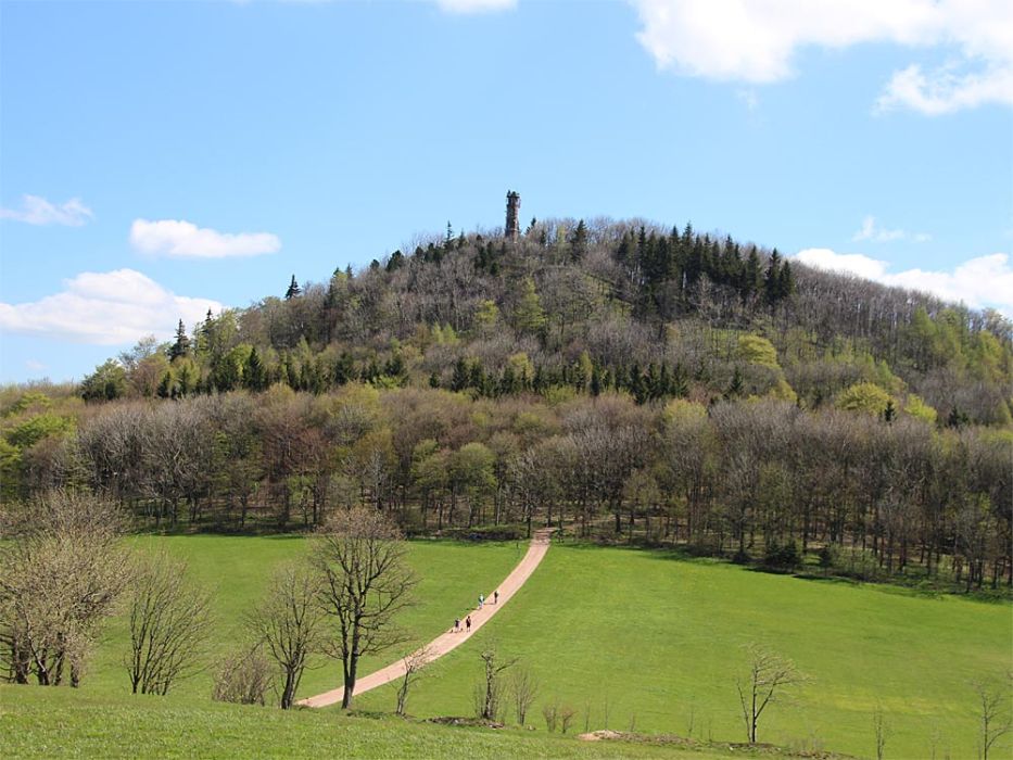 Geisingberg ist ein ehemaliger Vulkan und markanter Basaltberg.