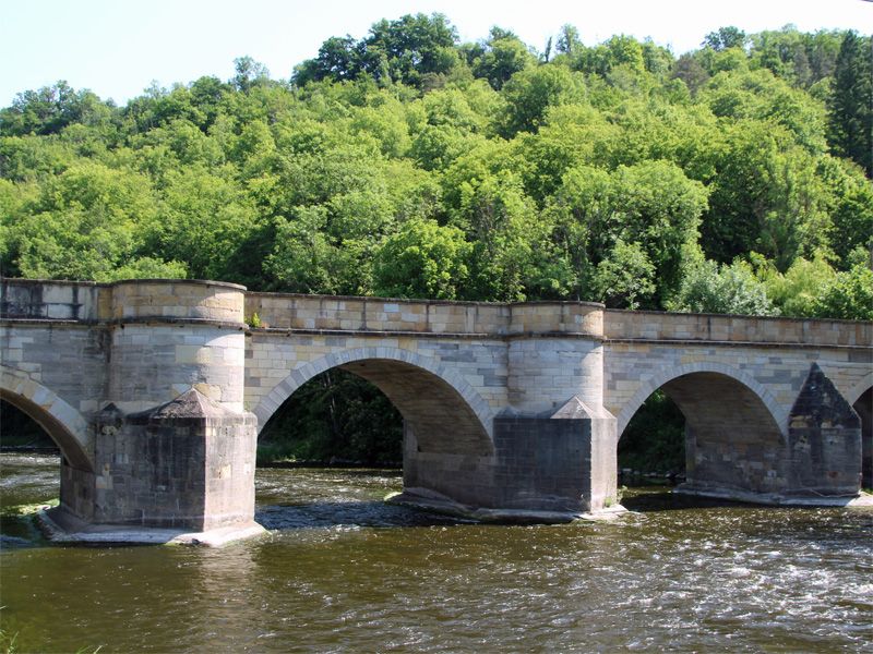 Steinbrücke über der Werra in Creuzburg / Thüringen