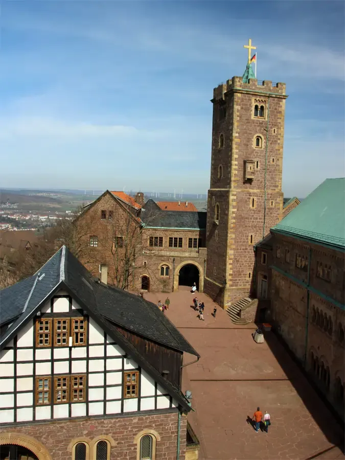 Blick vom Wartburgturm auf den Innenhof der Wartburg